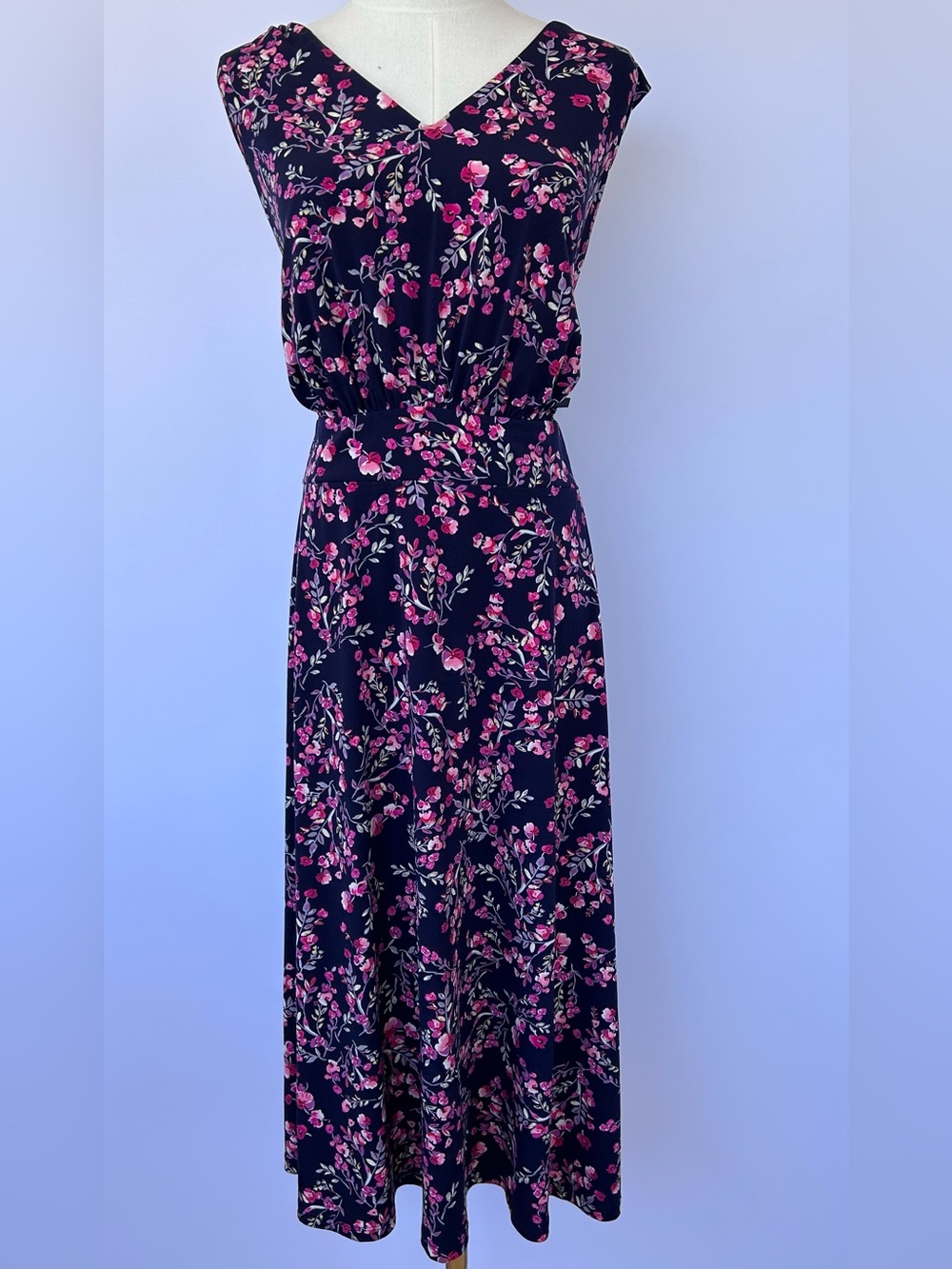Maggy London Woman Sleeveless V-Neck Floral Long Dress Navy & Pink Size 20W